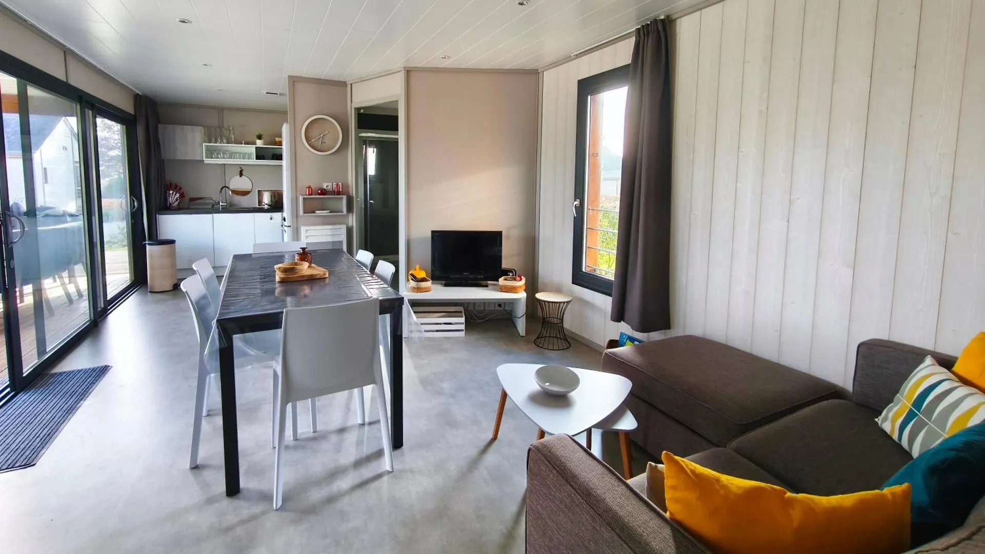 Chalet 3 Chambres Dans Un Domaine Prive Avec Piscine Chauffee Et City Park Marzan